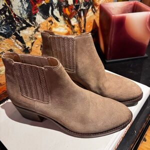 Manas Suede Boots, Sz 7.5/38